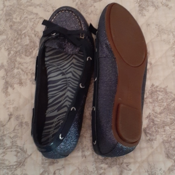 Shoes - Picture 2 of 3